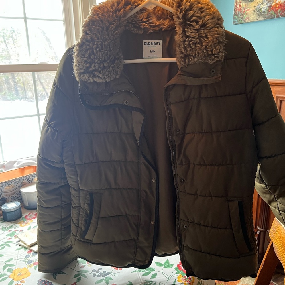 Old Navy Women's Dark Green Puffer Jacket with Faux Fur Collar